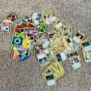 100 bulk trainer and Energy Pokémon Cards